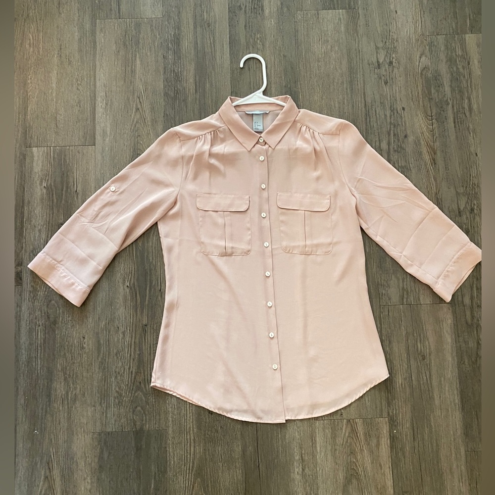 Women’s H&M silky light pink pearl button down 3/4 sleeve shirt